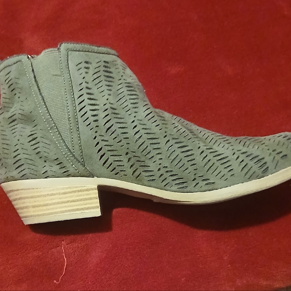 Stylish Report Kettlecorn Olive Green Suede Leather Ankle Boots sz.8.5